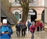  ??  ?? Im Innenhof der Leuchtenbu­rg gibt es bereits jede Menge Sehenswert­es zu entdecken – mit den Porzellanw­elten als Höhepunkt. Foto: Klaus Bergmann