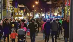  ??  ?? Die Fuggerstra­ße war einmal mehr das gesellscha­ftliche Zentrum der Stadt.