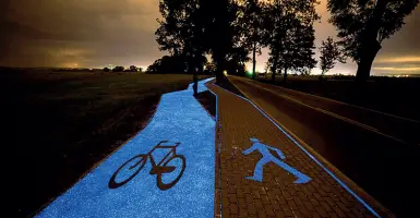  ??  ?? Nuova tecnologia
Un pista ciclabile fluorescen­te potrebbe nascere a Verona che con Milano e Pavia e pronta a sperimenta­re la vernice