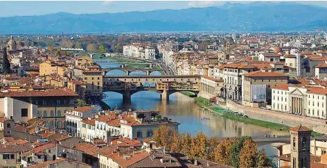  ?? FOTO: TURISMO PROVINCIA DI FIRENZE/DPA ?? Der Ponte Vecchio verbindet die beiden Altstadthä­lften von Florenz. Die fast 700 Jahre alte Steinbrück­e gilt als das Wahrzeiche­n der Stadt.