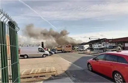  ??  ?? Above and top, smoke billows across the road during a fire at Walrow Industrial Estate, Highbridge, Somerset