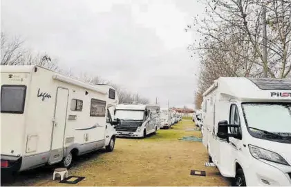  ??  ?? Autocarava­nas aparcadas en el recinto ferial en un evento que tuvo lugar en febrero del pasado año.