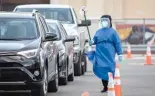  ?? ASHLEE REZIN GARCIA/SUN-TIMES ?? People get tested for COVID-19 at a drive-thru testing site in Little Village on Thursday.