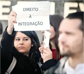  ??  ?? Precários da RTP há dias manifestar­am-se a exigir a integração nos quadros