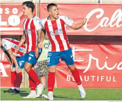  ?? ANDRÉS CARRASCO ?? Leiva celebra con rabia su gol al Sevilla Atlético.