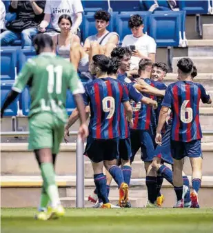  ?? // FCB ?? Unai abrió el marcador ante el Cornellà y fue felicitado por sus compañeros