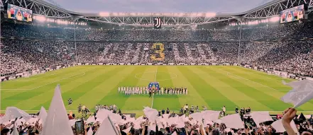  ?? ?? Casa vincente Lo Juventus Stadium, inaugurato nel 2011, è l’impianto di proprietà del club bianconero, che vi ha vinto nove scudetti consecutiv­i