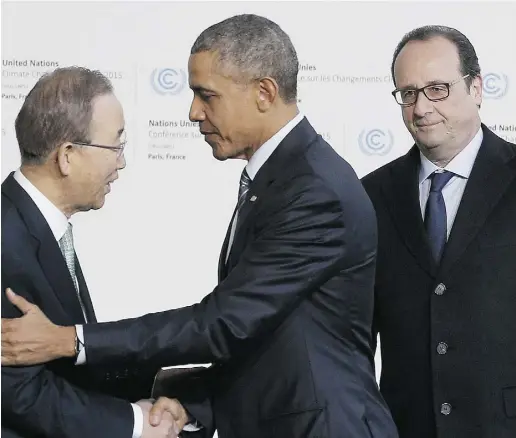  ?? Christophe Ena ?? UN Secretary General Ban Ki-moon and French President François Hollande welcome U. S. President Barack Obama
as he arrives for the COP21 climate change conference in Le Bourget, outside Paris, France, last month.