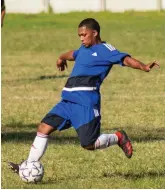  ?? Photo: Blake Linder ?? Rushane Davids winds up a shot at goal for Red Eagles.