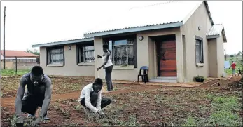  ?? PHOTO: SANDILE NDLOVU ?? The Limpopo family given a house after they were discovered living in abject poverty, near Louis Trichardt, have fled their home.