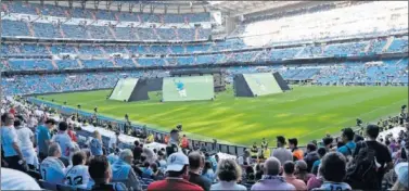  ??  ?? EXPLOSIÓN DE JÚBILO. La afición que lo vio en el Bernabéu disfrutó con la final.