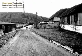  ??  ?? Hlavní brána Vpravo stála budova kázeňských trestů. 3x foto: Okresní archiv Příbram