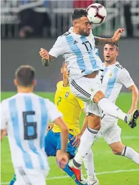  ?? (AP) ?? Nicolás Otamendi. Un “histórico” que volvió ayer. Falló en el gol.