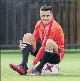  ?? FOTO: AP ?? Alexis, con el futuro en el aire El delantero chileno está de vacaciones en su país