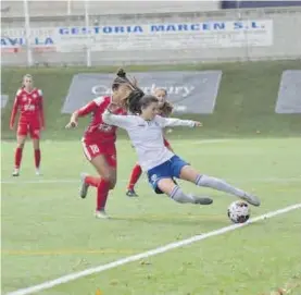  ??  ?? Ali Pérez (camiseta blanca), nueva jugadora del Femenino Cáceres.