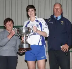  ??  ?? Deirdre Fox receives the Noel Quill Memorial Cup from Liz Quill and Denis Nolan (Chairman).