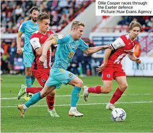  ?? ?? Ollie Cooper races through the Exeter defence
Picture: Huw Evans Agency