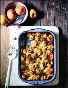  ?? LEIGH BEISCH PHOTOGRAPH­Y/STOREY PUBLISHING ?? The Apple Cookbook sausage & Cheese Strata