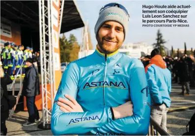  ?? PHOTO COURTOISIE YP MEDIAS ?? Hugo Houle aide actuelleme­nt son coéquipier Luis Leon Sanchez sur le parcours Paris-nice.