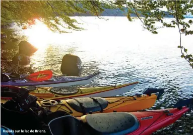  ??  ?? Kayaks sur le lac de Brienz.