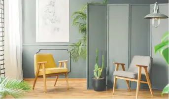  ??  ?? A tidy space with plenty of light and a few accents such as art or plants is ideal for making video calls. A divider is also great for creating a quiet space where you can concentrat­e without household distractio­ns.