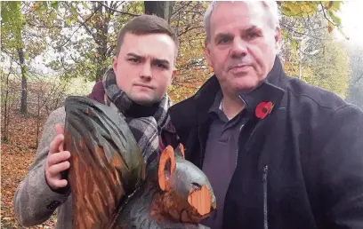  ??  ?? ●●Councillor­s Richard Farnell and Danny Meredith with one of the sculptures which has been vandalised in Balderston­e Park