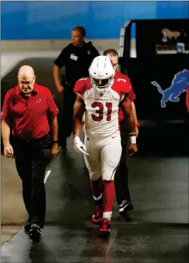  ?? ASSOCIATED PRESS ?? ARIZONA CARDINALS RUNNING BACK DAVID JOHNSON (31) heads to the locker room with medical staff after being injured against the Detroit Lions during the second half of Sunday’s game in Detroit. It was announced Monday that Johnson discolated his wrist.