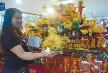  ?? SUNSTAR FOTO / AMPER CAMPAÑA ?? YEAR OF THE DOG.
Grace Lomundang of CA Exhibits says the dog chases the bad luck away and invites the good ones in.