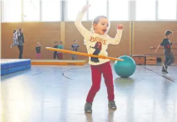  ?? FOTO: ARCHIV ?? Kinder lieben es sich zu bewegen. Der Andelfinge­r Kindergart­en will sport- und bewegungse­rzieherisc­he Schwerpunk­te setzen.