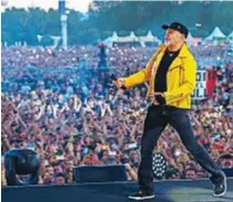  ??  ?? ETERNO Vasco Rossi, 66 anni, nella foto è sul palco di Modena Park, il concerto con cui, nel 2017, ha celebrato i 40 anni di carriera