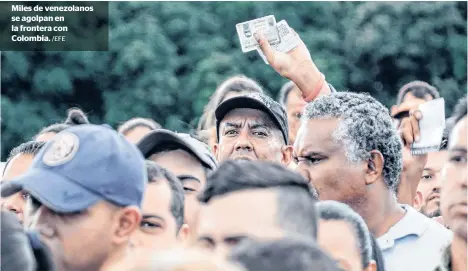  ?? /EFE ?? Miles de venezolano­s se agolpan en la frontera con Colombia.