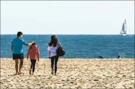  ?? Gina Ferazzi Los Angeles Times ?? FEW PEOPLE visited beaches Friday. A Santa Monica city spokespers­on said police officers handed out masks and warned beachgoers to head elsewhere.