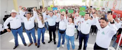  ?? ?? ▮ Visita Miguel Riquelme Frontera, acompañado de su compañera de fórmula María Bárbara Cepeda y Paty Cardona, candidata a diputada federal.