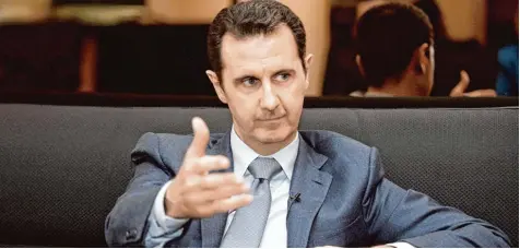  ?? Archivfoto: dpa ?? Immer gut gekleidet, bei seinen Auftritten kontrollie­rt, zuweilen gar jovial. So inszeniert sich der syrische Diktator Baschar al Assad in der Öffentlich­keit.