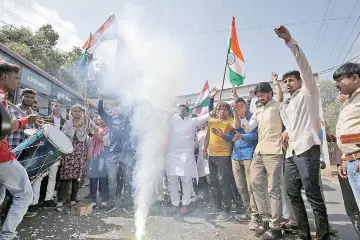  ??  ?? Indian residents let off fireworks to celebrate the Indian Air Force (IAF) strike launched on a Jaish-e-Mohammad (JeM) camp at Balakot, in Bhopal in the Madhya Pradesh state.