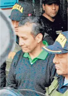  ?? FOTO: TWITTER PODER JUDICIAL ?? ►► El ex presidente Humala es llevado al cuartel Los Cibeles.