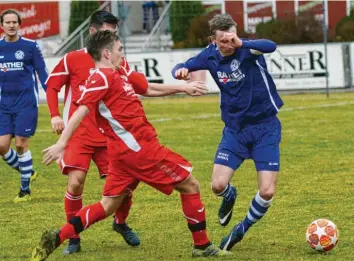  ?? Foto: Xaver Habermeier ?? Vergab eine gute Chance: Sebastian Habermeyer und der VfR Neuburg, hier im Spiel gegen Gilching, holten beim SV Egg an der Günz ein 1:1.