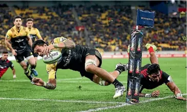  ?? HAGEN HOPKINS/ GETTY IMAGES ?? Vaea Fifita of the Hurricanes scores during the round 17 Super Rugby match between the Hurricanes and the Crusaders.