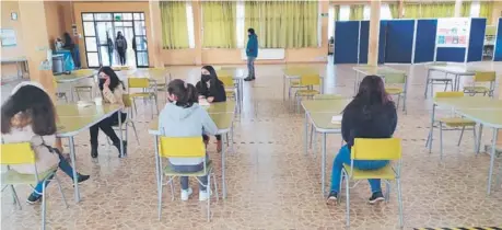  ??  ?? En La Unión, Región de Los Ríos, el Liceo Werner Grob ya retomó las clases presencial­es.