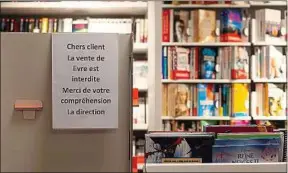  ??  ?? Les rayons non essentiels des grandes surfaces seront fermés dès mardi.