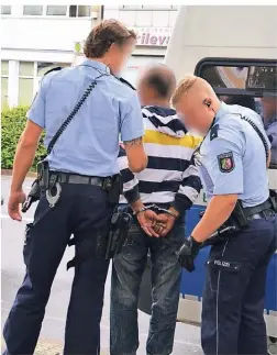  ?? RP-FOTO: GERHARD BERGER ?? Die Polizei will notorische Kriminelle nicht immer wieder festnehmen, sondern vor Gericht und hinter Gitter bringen.