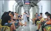  ?? CUI XIAO / FOR CHINA DAILY ?? People stay cool in an air-raid shelter in Nanjing, Jiangsu province, on Saturday.