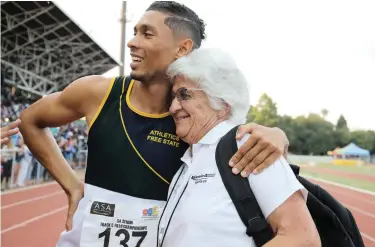  ?? BACKPAGEPI­X ?? STARTING OVER: World 400m record holder Wayde van Niekerk with coach ‘Tannie’ Ans Botha