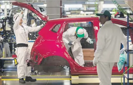  ?? Omar Torres AFP/Getty Images ?? ANALYSTS say it appears the best that President Trump can hope for this year is a so-called skinny NAFTA fix, in which Canada and Mexico agree to strengthen auto rules aimed at bolstering U.S. production. Above, workers at the Honda factory in Celaya,...