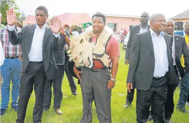  ?? Picture: LULAMILE FENI ?? HIGH-POWERED DELEGATION: Western Mpondoland King Ndamase Ndamase, wearing a stuffed lion’s head, welcomes Deputy President David Mabuza, right, and his entourage, including ANC treasurer-general Paul Mashatile, left, at Nyandeni Great Place on Friday