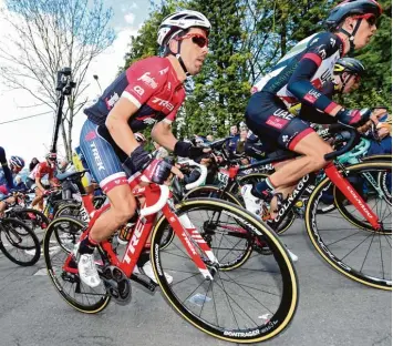  ?? Foto: Roth ?? Aus dem Sattel: Nach einer positiven Doping Probe wird der Portugiese André Cardoso vom Rad Weltverban­d vorläufig suspen diert und fährt nicht bei der Tour de France.