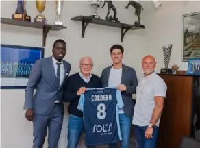  ?? JOAQUIM batica. ?? Julen Cordero posa con la camiseta del Le Havre francés en 2019. Hoy busca consolidar­se en el segundo equipo.