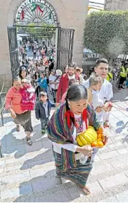  ?? /Gerardo García ?? Celebran con fe y amor a la Guadalupan­a vestidos de ‘inditos’.