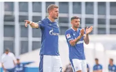  ?? FOTO: TIM REHBEIN/IMAGO ?? Schalkes neuer Torjäger Simon Terodde (l.) ist einer der Stars in der Zweiten Liga und könnte dort zum Rekord-Torschütze­n werden.