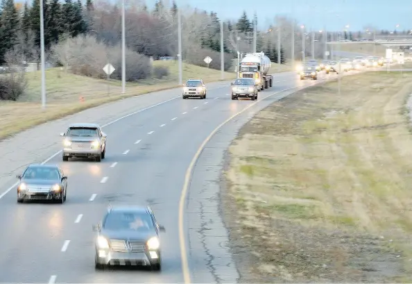  ?? QC FILE PHOTO ?? Slow drivers on the Ring Road are frustratin­g cranky columnist Rob Vanstone.